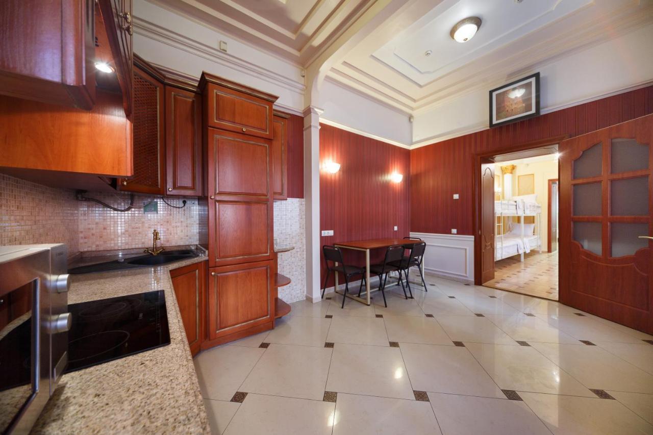 Hostel Suputnyk Lviv Kültér fotó